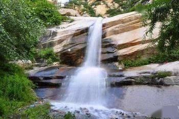 榕江县崇义乡：冬季茶园管护忙 来年春茶满山香